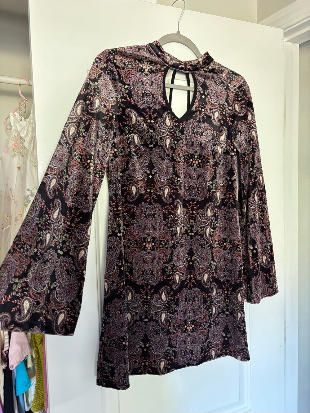 Keyhole Neck Paisley Long-Sleeve Dress in Black and Mauve